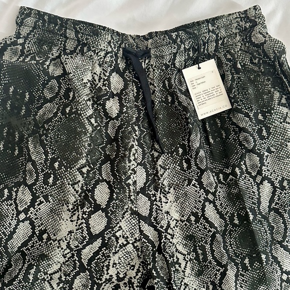 ACACIA Monaco Pants in Sage Python L - Picture 5 of 5
